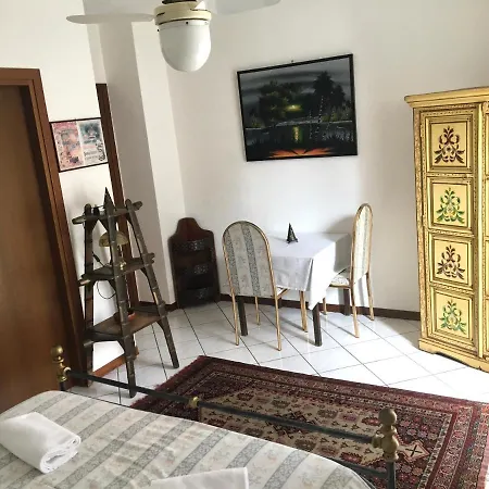 ゲストハウス La Rivetta 3*